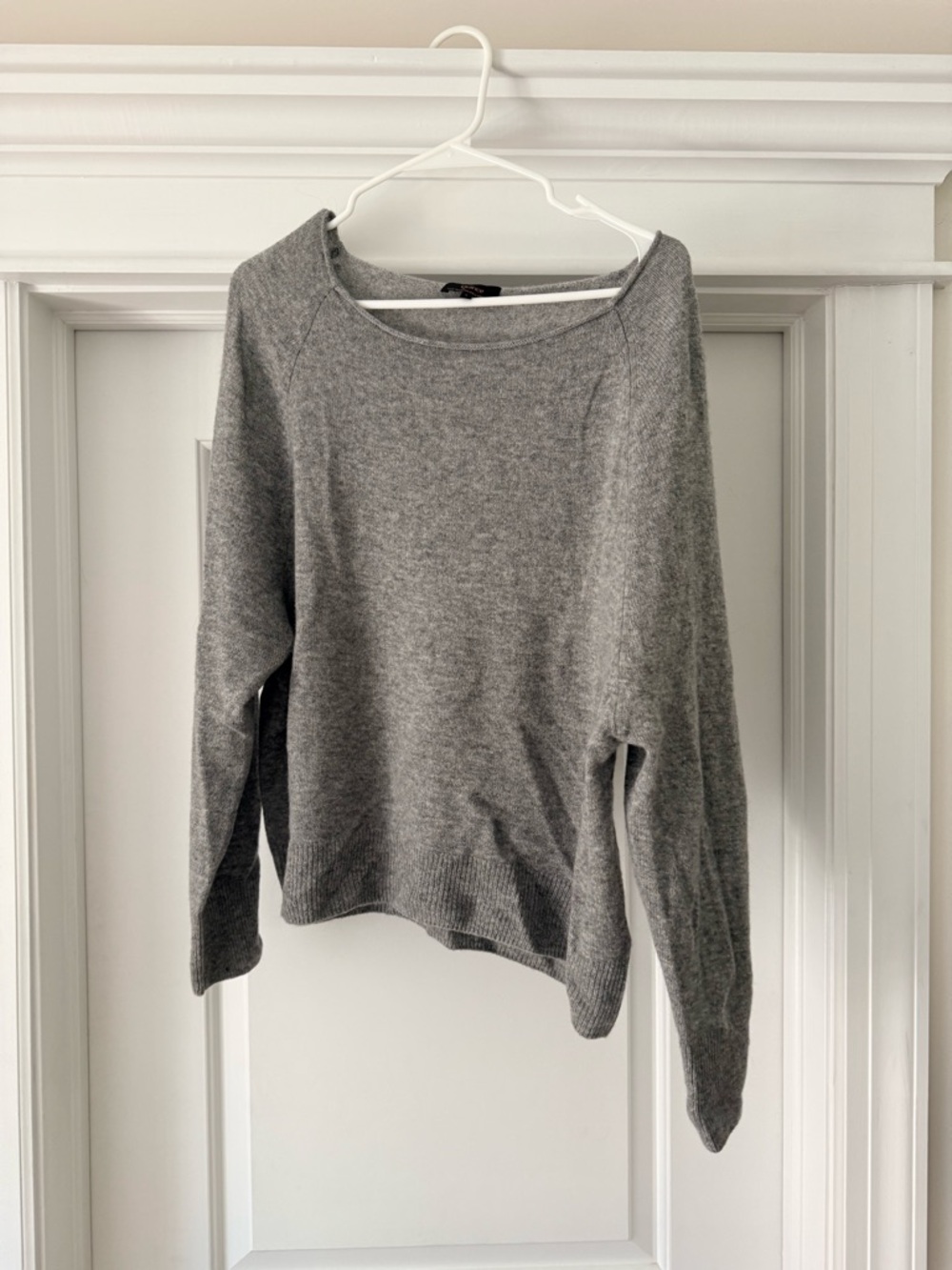 Quince Women’s Gray Boatneck Cashmere Sweater